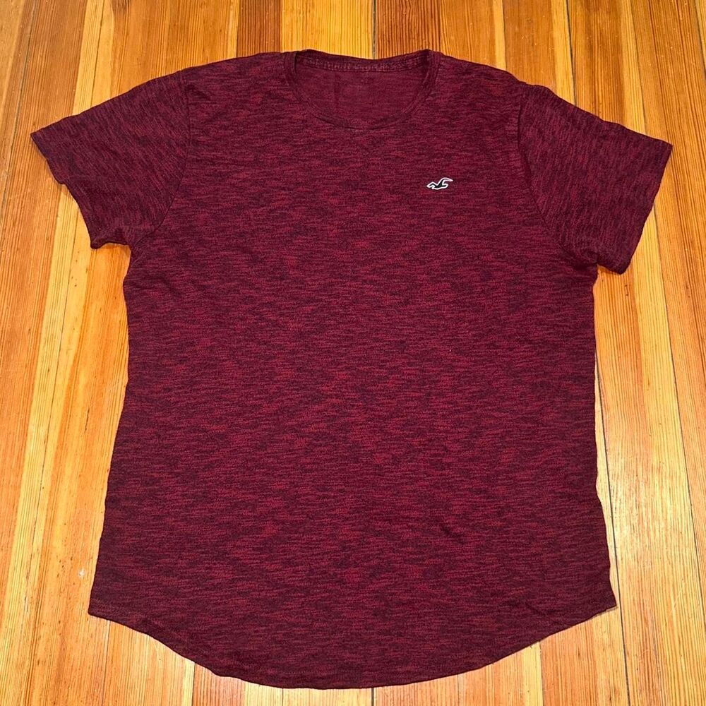Hollister-co Men's Burgundy and Red T-shirt